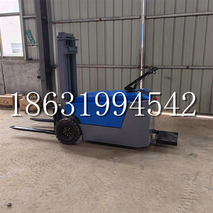 大庆市全电动叉车插腿式堆高车液压装卸车1.5吨升高小型站驾式铲车